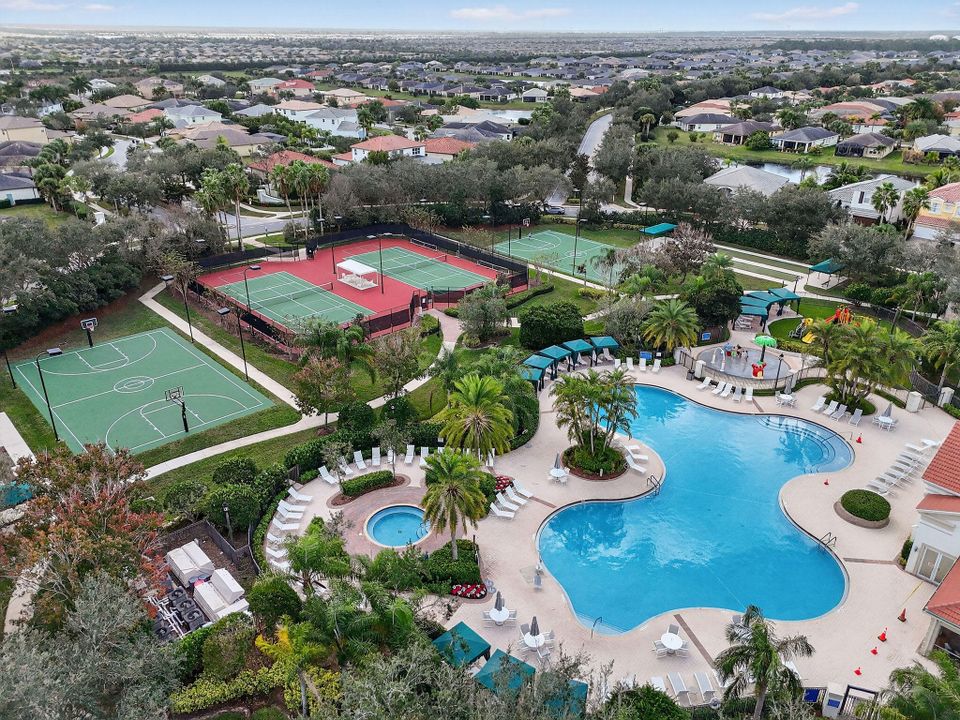 En Venta: $470,000 (4 camas, 2 baños, 2220 Pies cuadrados)