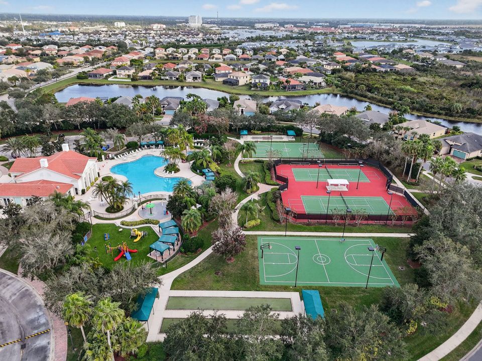 En Venta: $470,000 (4 camas, 2 baños, 2220 Pies cuadrados)