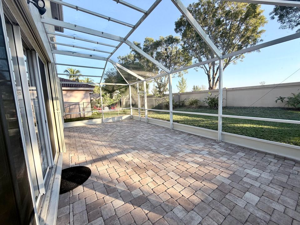 На продажу: $825,000 (6 спален, 4 ванн, 3257 Квадратных фут)