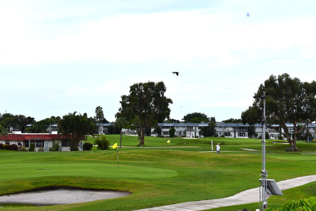 For Sale: $190,000 (2 beds, 2 baths, 880 Square Feet)