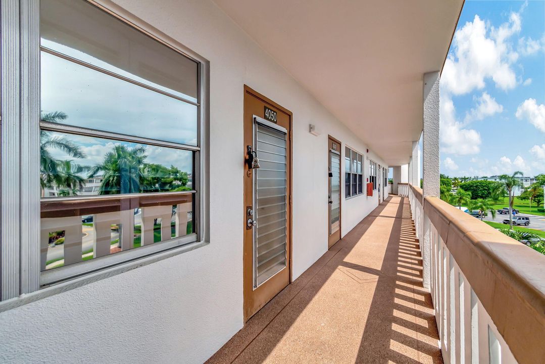 For Rent: $1,400 (1 beds, 1 baths, 738 Square Feet)