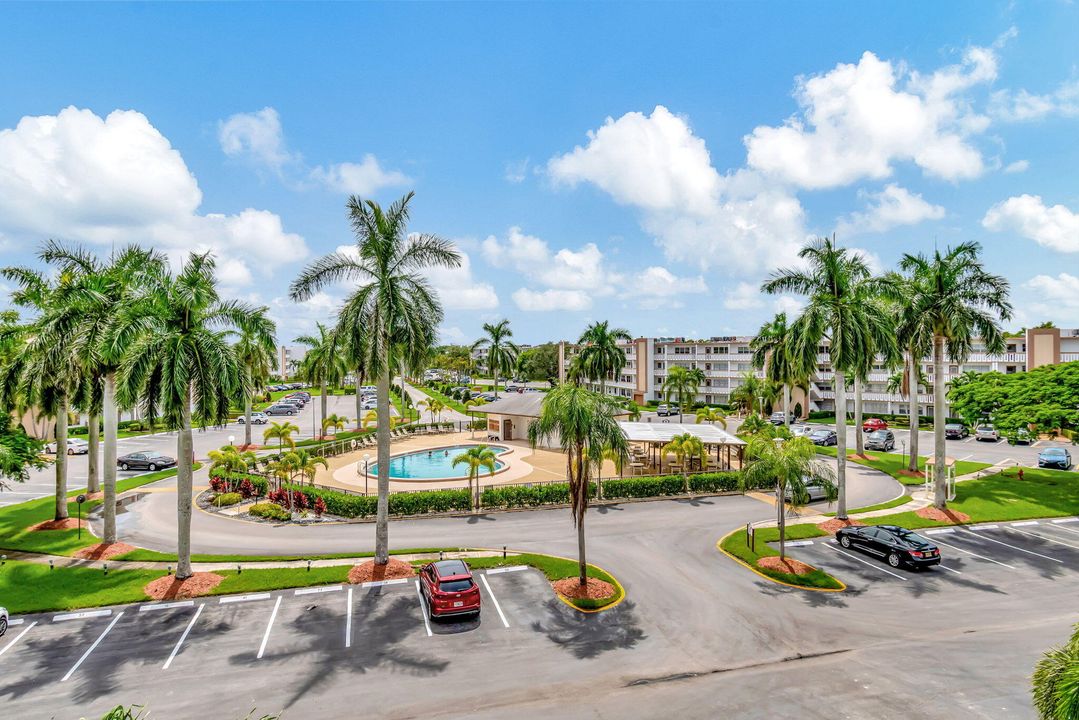 For Rent: $1,400 (1 beds, 1 baths, 738 Square Feet)