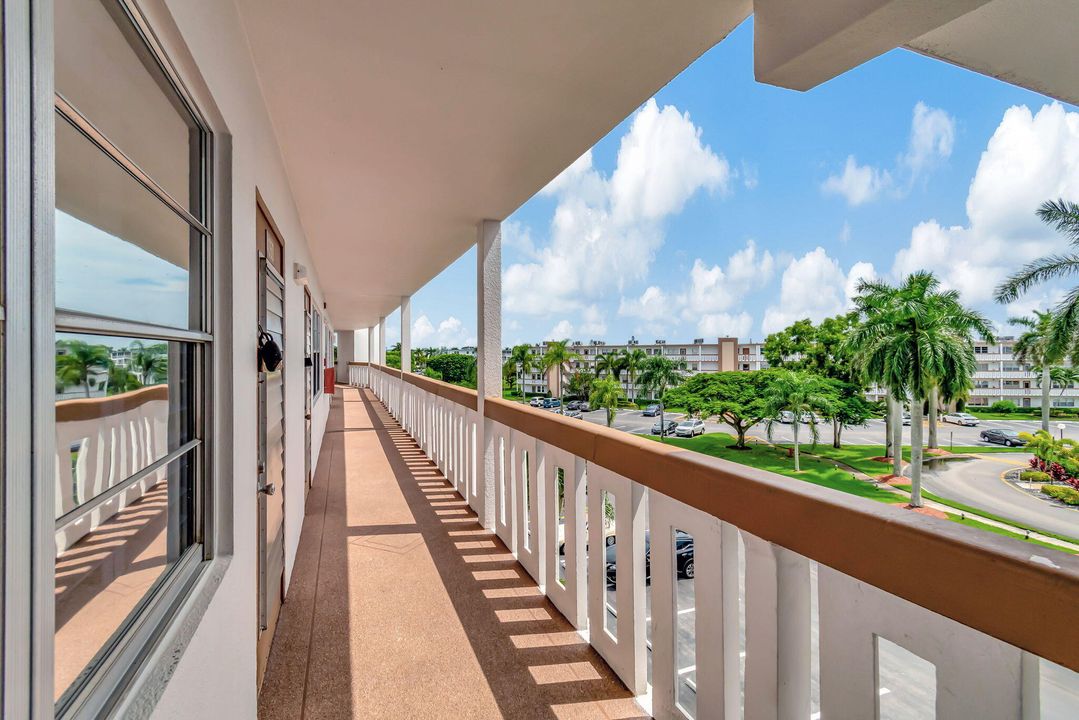 For Rent: $1,400 (1 beds, 1 baths, 738 Square Feet)