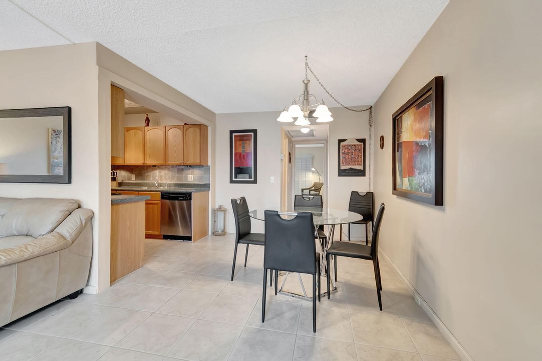 For Rent: $1,400 (1 beds, 1 baths, 738 Square Feet)