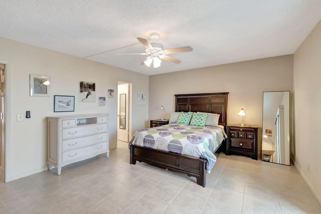 For Rent: $1,400 (1 beds, 1 baths, 738 Square Feet)