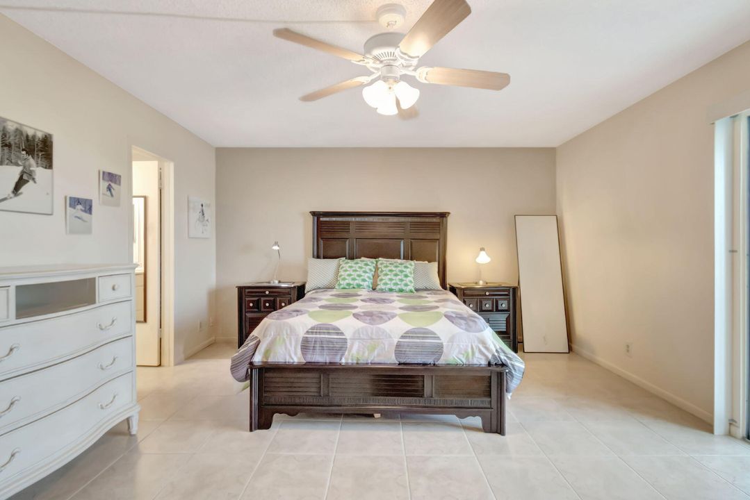 For Rent: $1,400 (1 beds, 1 baths, 738 Square Feet)