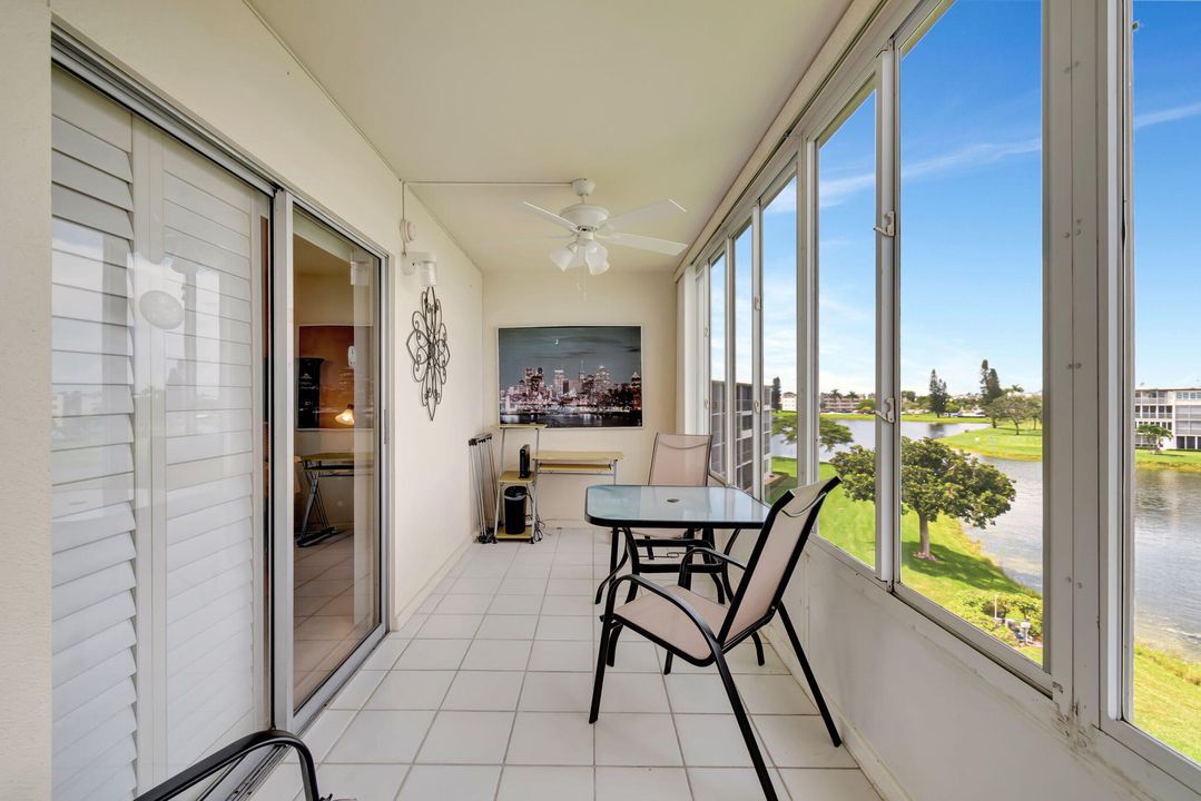 For Rent: $1,400 (1 beds, 1 baths, 738 Square Feet)