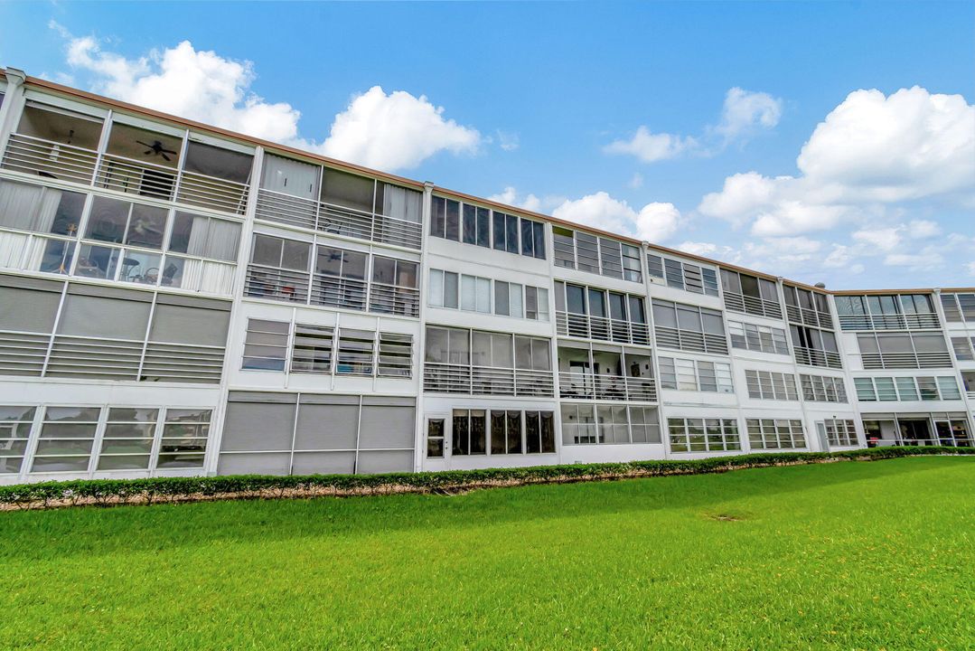 For Rent: $1,400 (1 beds, 1 baths, 738 Square Feet)