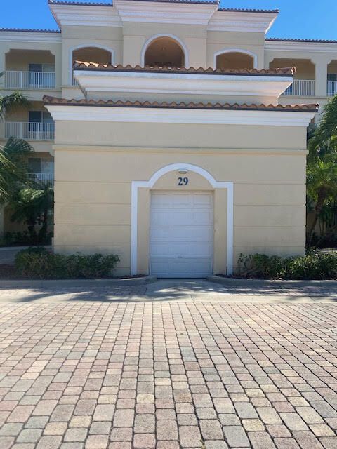 En Venta: $449,900 (2 camas, 2 baños, 1989 Pies cuadrados)