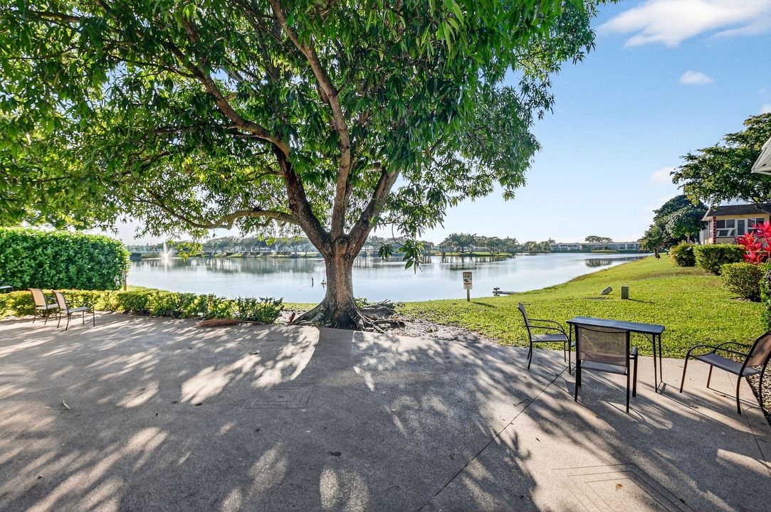 待售: $195,000 (2 贝兹, 2 浴室, 978 平方英尺)