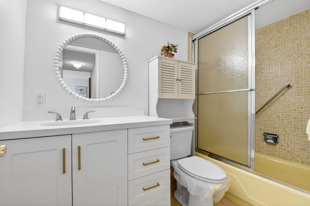 待售: $195,000 (2 贝兹, 2 浴室, 978 平方英尺)