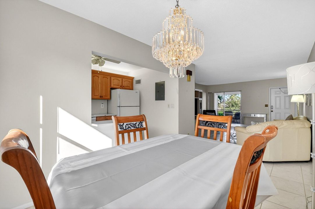 待售: $195,000 (2 贝兹, 2 浴室, 978 平方英尺)