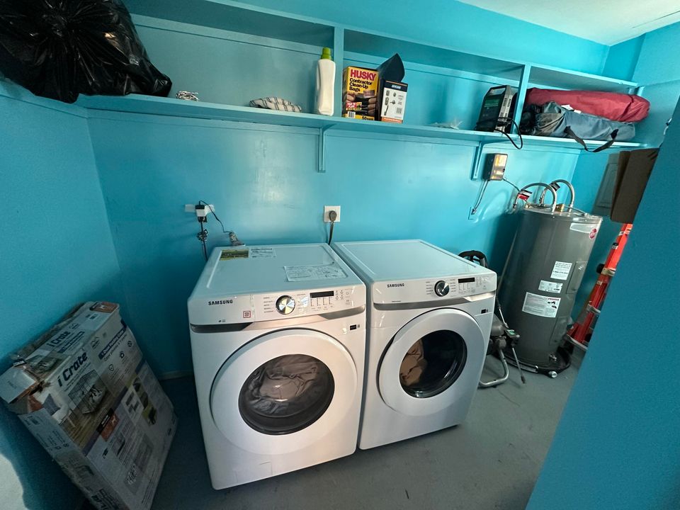 For Rent: $2,500 (2 beds, 1 baths, 880 Square Feet)