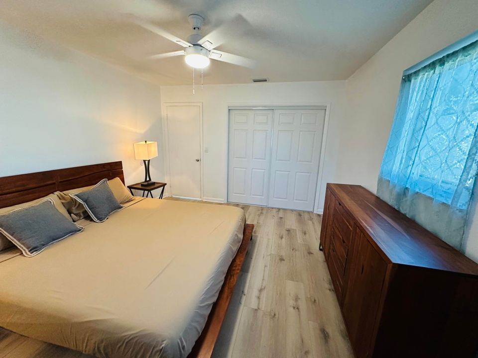 For Rent: $2,500 (2 beds, 1 baths, 880 Square Feet)