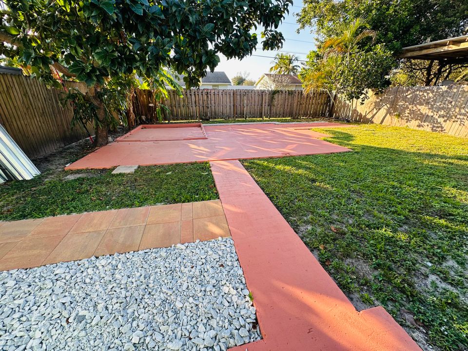 For Rent: $2,500 (2 beds, 1 baths, 880 Square Feet)