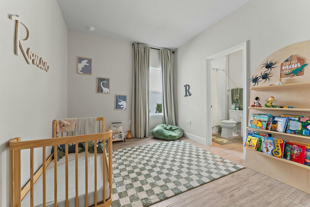 出租: $4,200 (3 贝兹, 2 浴室, 2018 平方英尺)