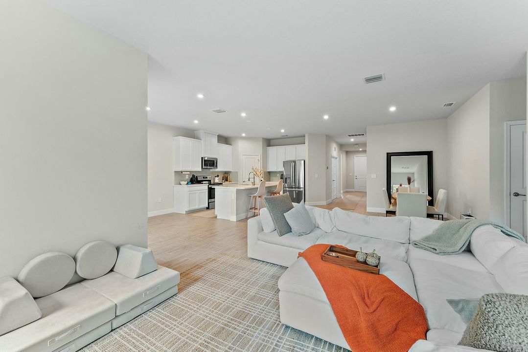 出租: $4,200 (3 贝兹, 2 浴室, 2018 平方英尺)