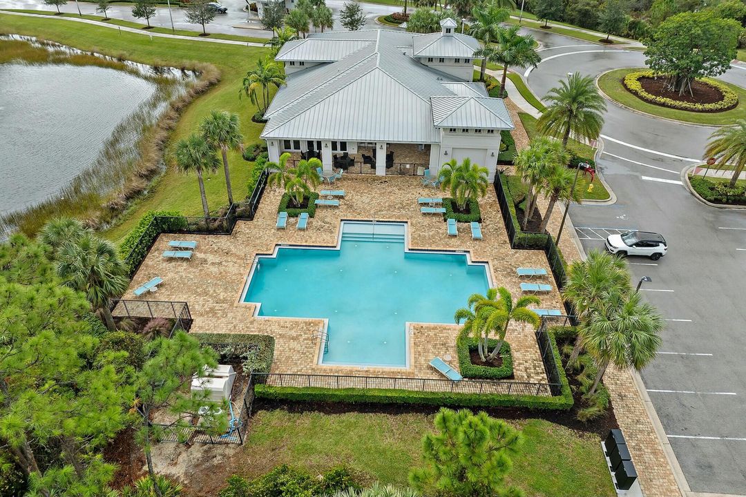 出租: $4,200 (3 贝兹, 2 浴室, 2018 平方英尺)