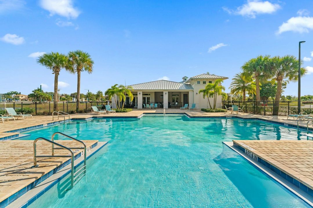 出租: $4,200 (3 贝兹, 2 浴室, 2018 平方英尺)