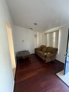 For Rent: $2,500 (3 beds, 2 baths, 1536 Square Feet)