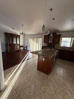 For Rent: $2,500 (3 beds, 2 baths, 1536 Square Feet)