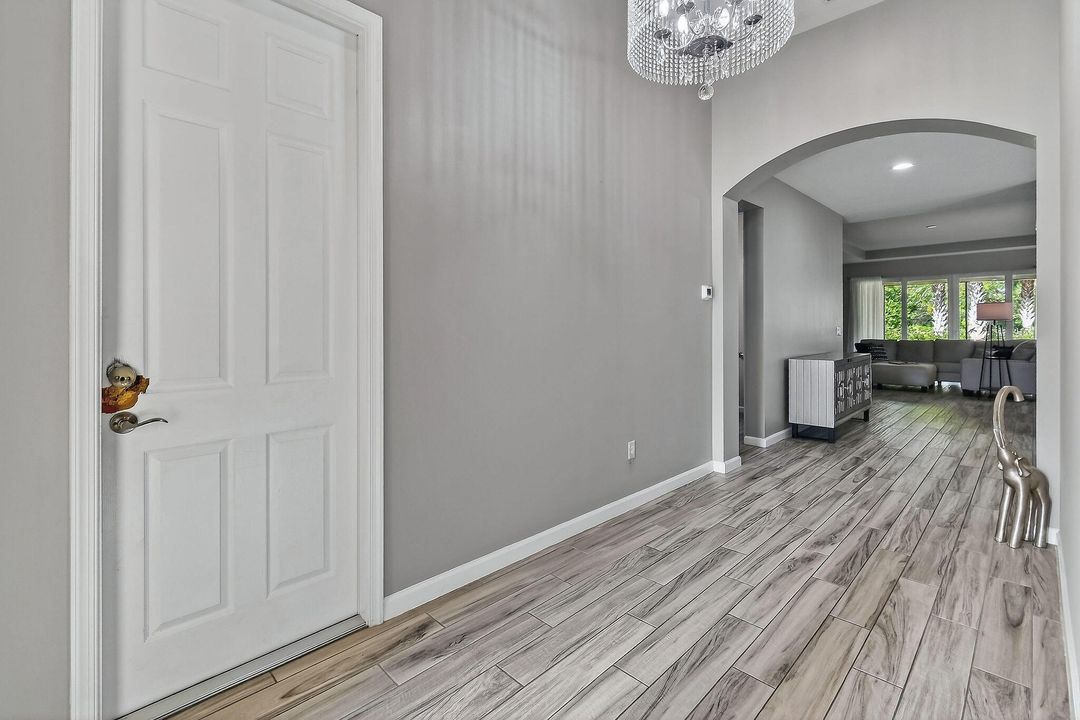 En Venta: $470,000 (4 camas, 2 baños, 2220 Pies cuadrados)