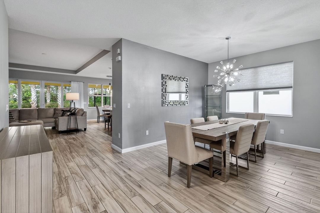 En Venta: $470,000 (4 camas, 2 baños, 2220 Pies cuadrados)