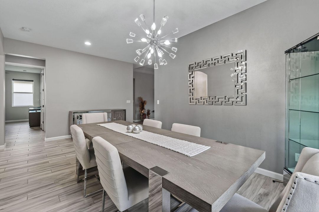 En Venta: $470,000 (4 camas, 2 baños, 2220 Pies cuadrados)