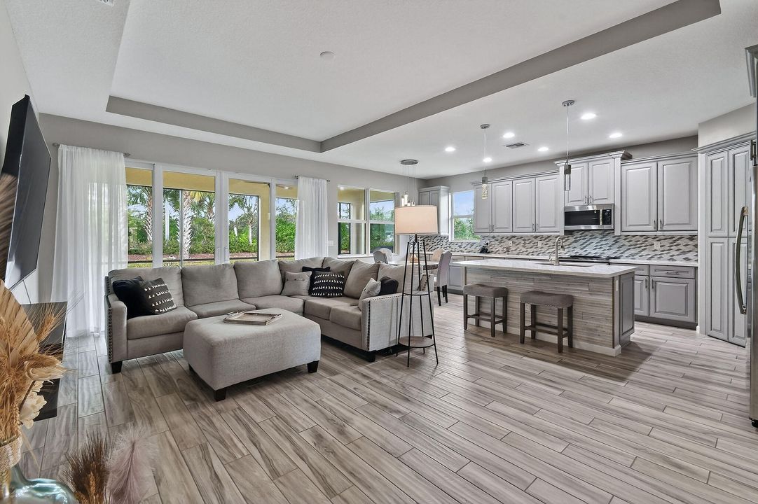 En Venta: $470,000 (4 camas, 2 baños, 2220 Pies cuadrados)