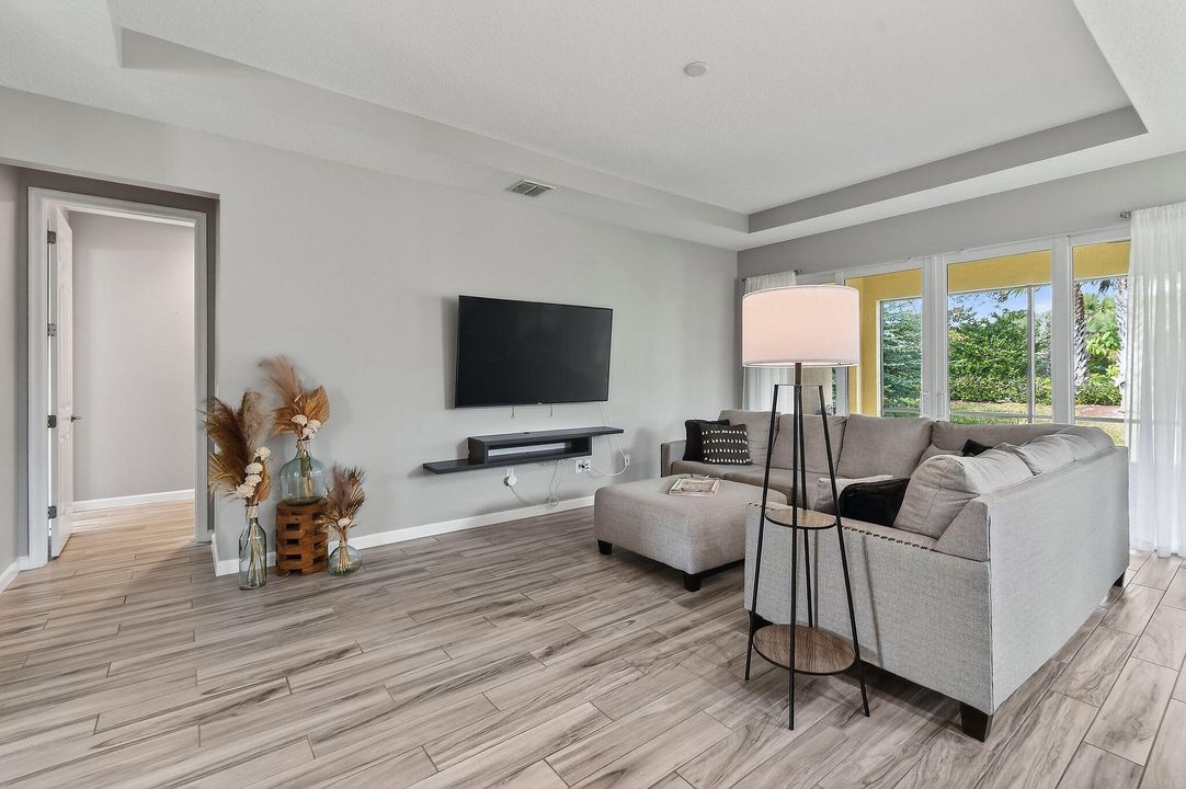 En Venta: $470,000 (4 camas, 2 baños, 2220 Pies cuadrados)