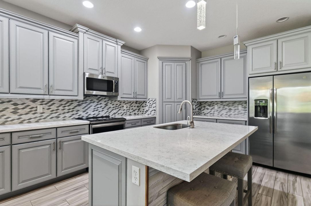 En Venta: $470,000 (4 camas, 2 baños, 2220 Pies cuadrados)