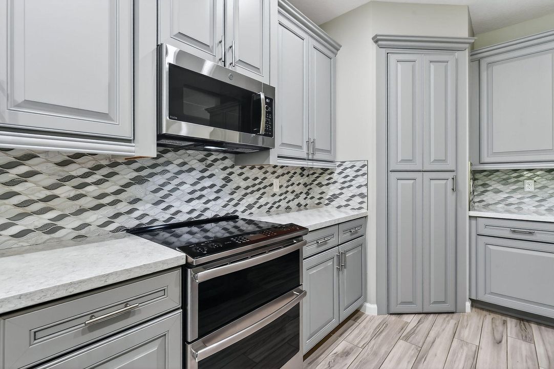 En Venta: $470,000 (4 camas, 2 baños, 2220 Pies cuadrados)