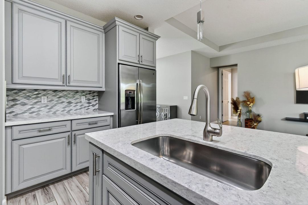 En Venta: $470,000 (4 camas, 2 baños, 2220 Pies cuadrados)