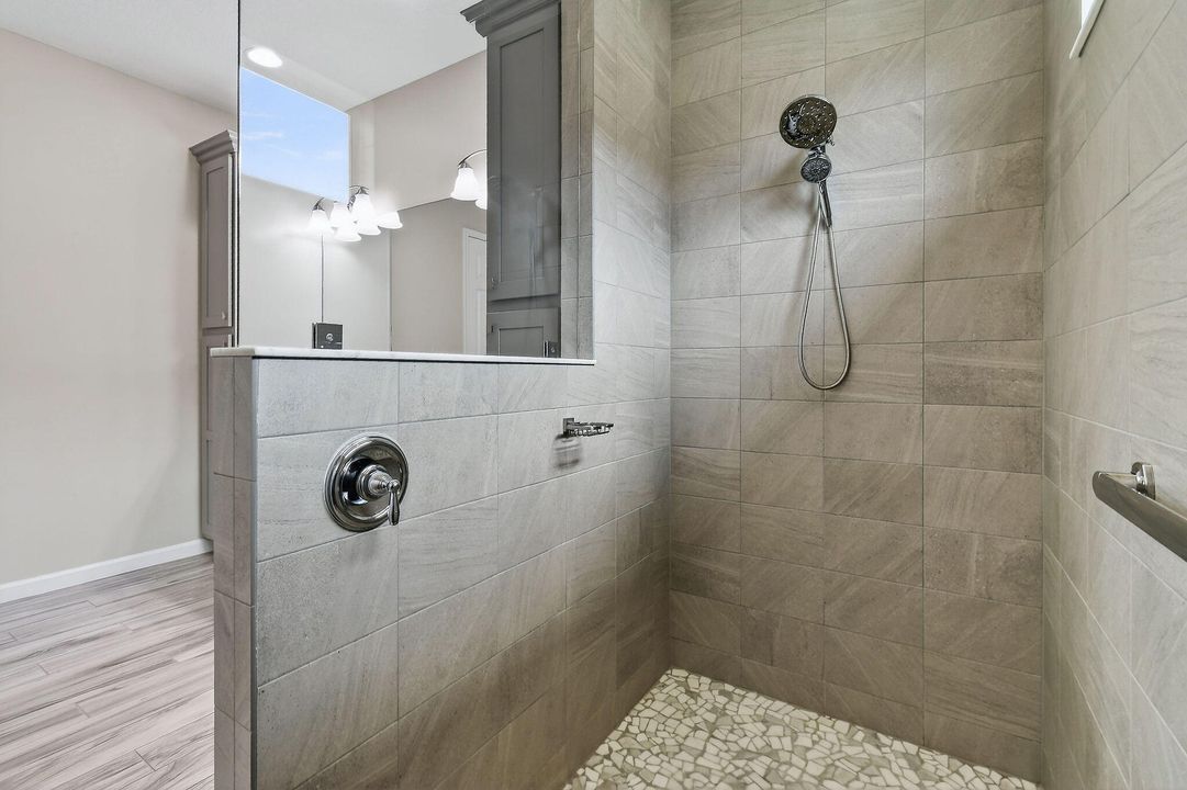 En Venta: $470,000 (4 camas, 2 baños, 2220 Pies cuadrados)