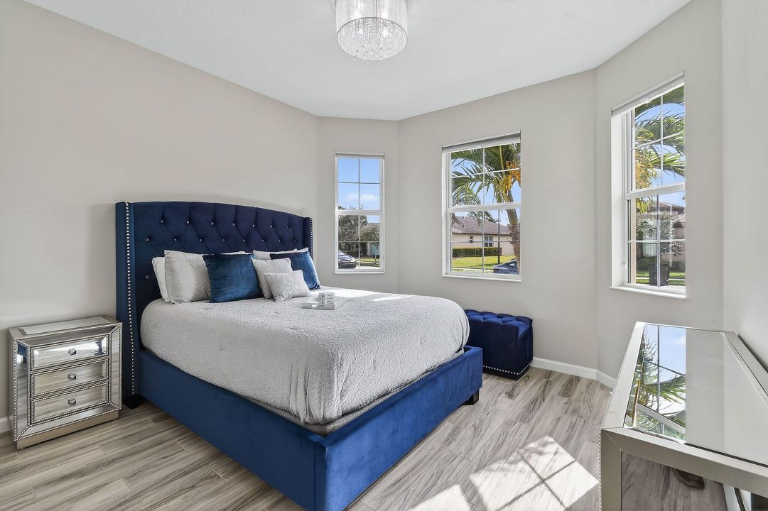 En Venta: $470,000 (4 camas, 2 baños, 2220 Pies cuadrados)