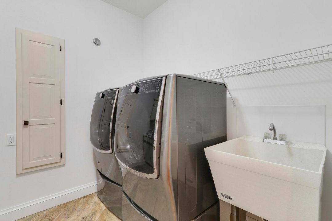 En Renta: $8,500 (4 camas, 2 baños, 2800 Pies cuadrados)