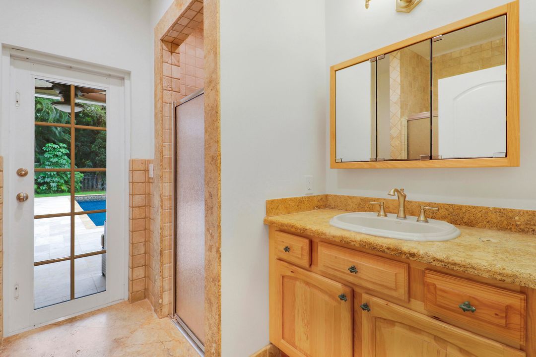 En Renta: $8,500 (4 camas, 2 baños, 2800 Pies cuadrados)