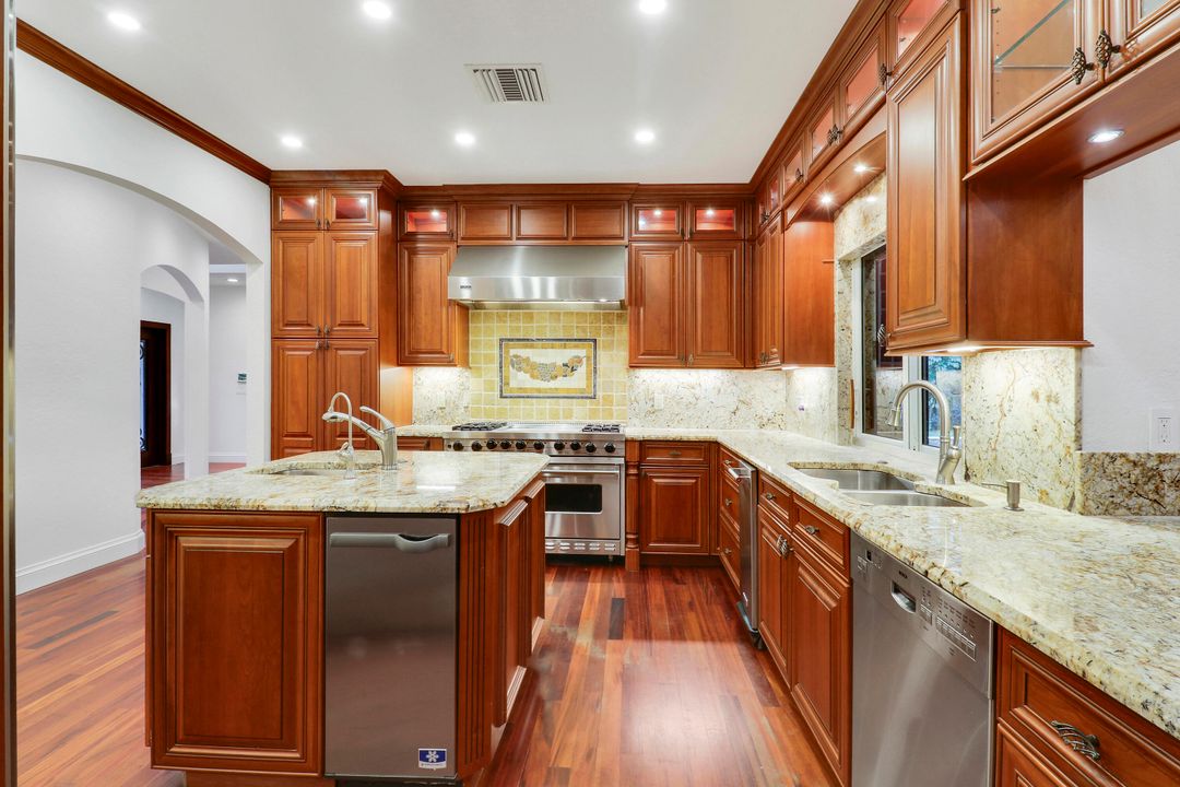 En Renta: $8,500 (4 camas, 2 baños, 2800 Pies cuadrados)