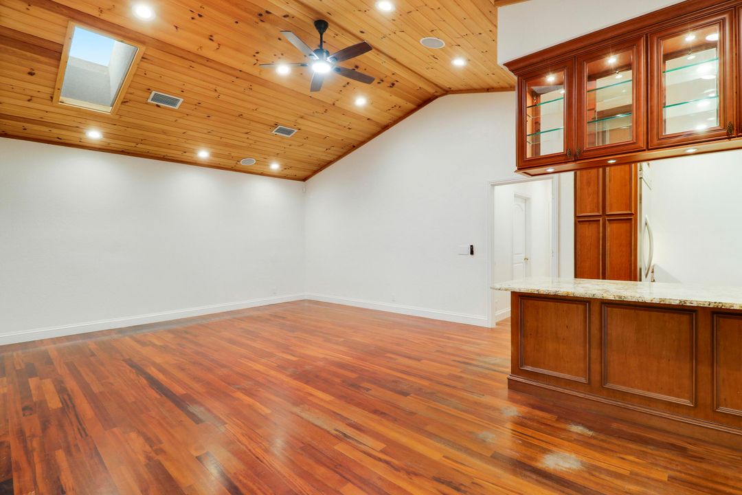 En Renta: $8,500 (4 camas, 2 baños, 2800 Pies cuadrados)