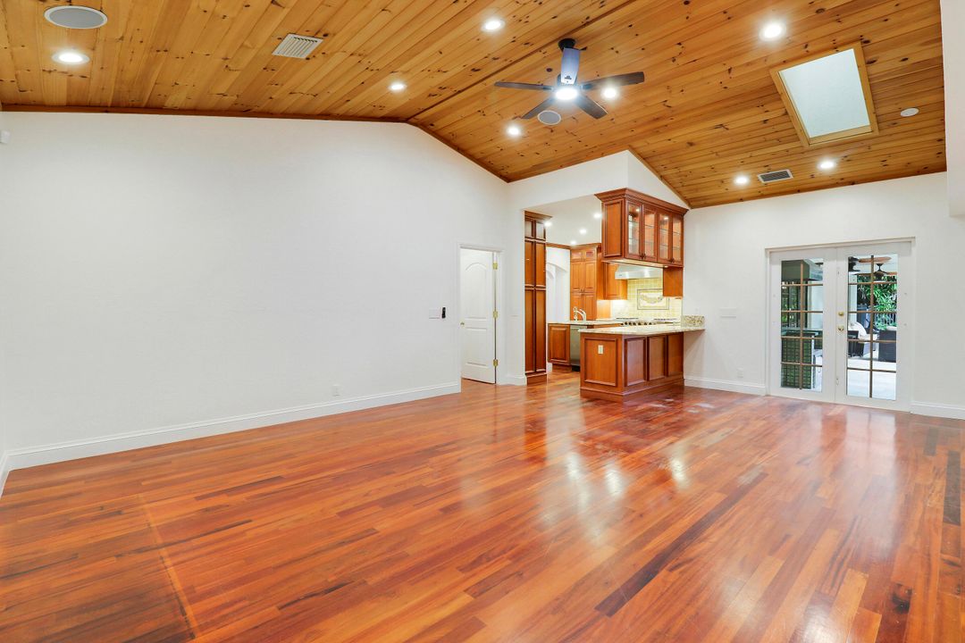 En Renta: $8,500 (4 camas, 2 baños, 2800 Pies cuadrados)