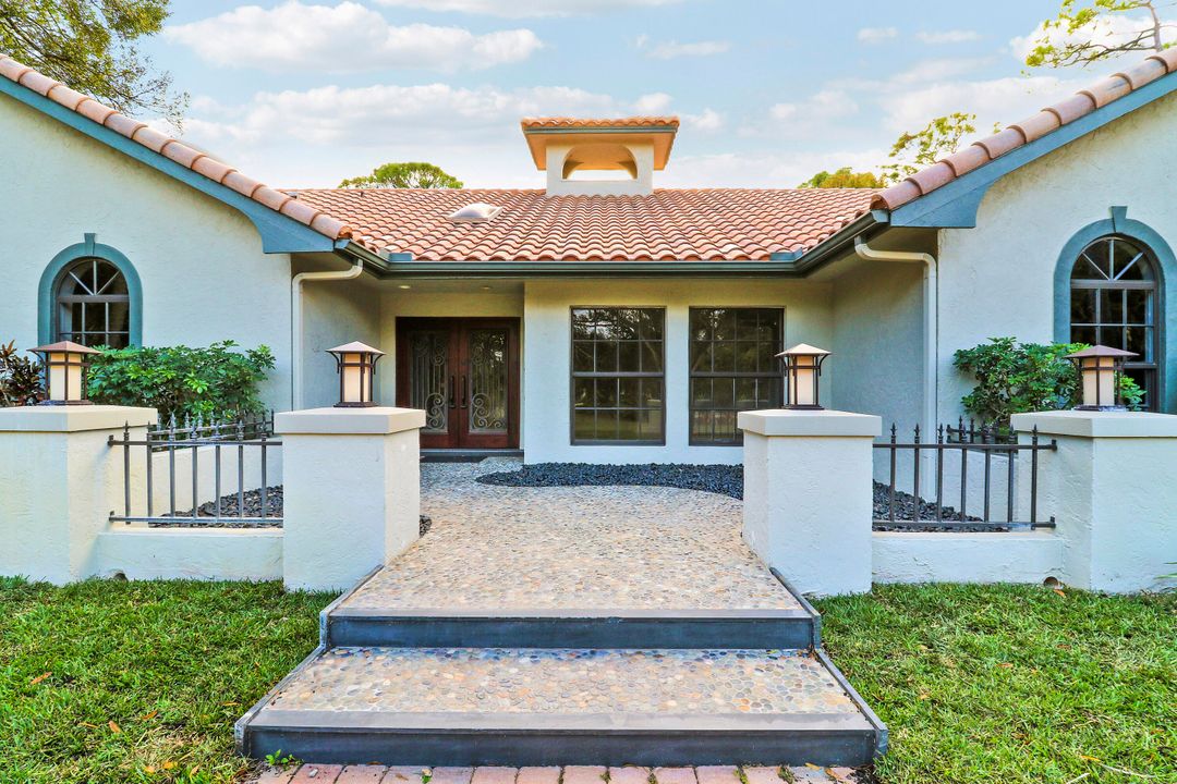 En Renta: $8,500 (4 camas, 2 baños, 2800 Pies cuadrados)