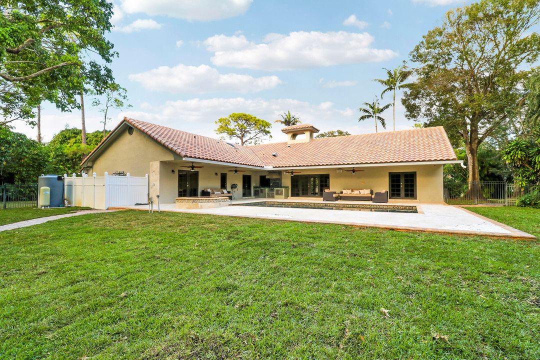 En Renta: $8,500 (4 camas, 2 baños, 2800 Pies cuadrados)