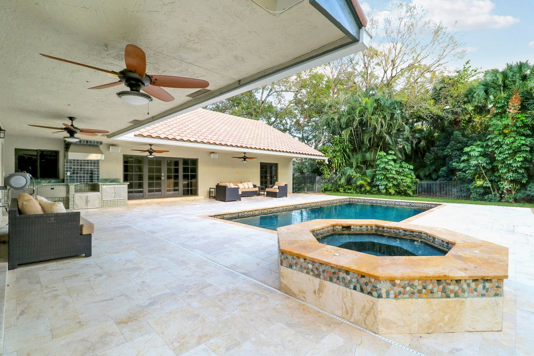 En Renta: $8,500 (4 camas, 2 baños, 2800 Pies cuadrados)