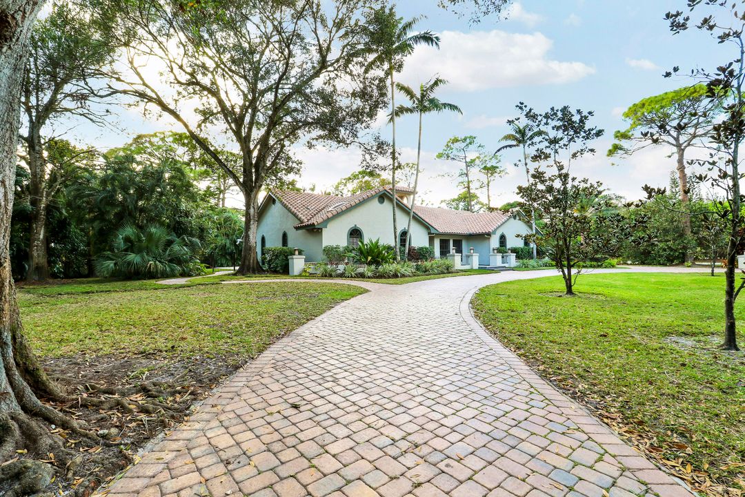 En Renta: $8,500 (4 camas, 2 baños, 2800 Pies cuadrados)