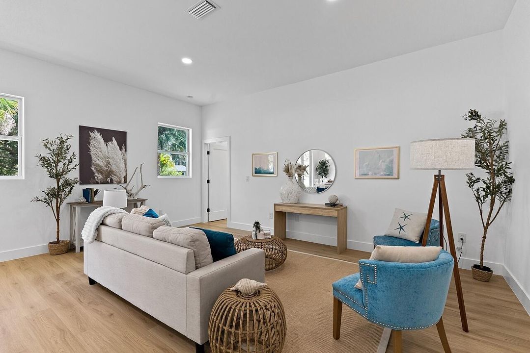 На продажу: $409,900 (4 спален, 2 ванн, 1793 Квадратных фут)