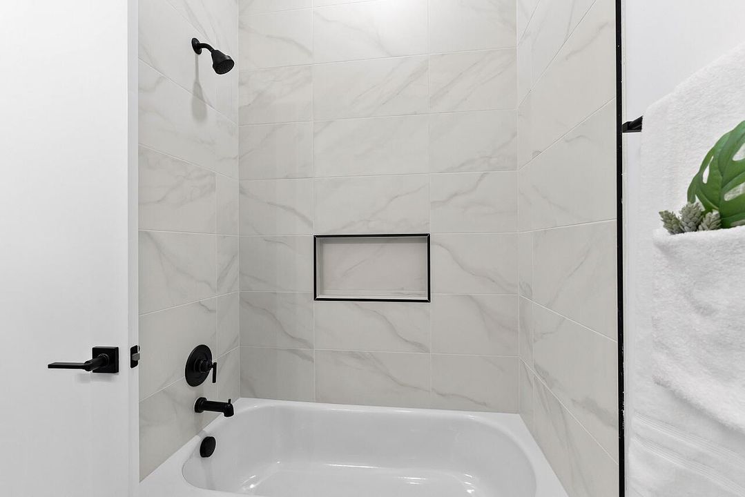 На продажу: $409,900 (4 спален, 2 ванн, 1793 Квадратных фут)