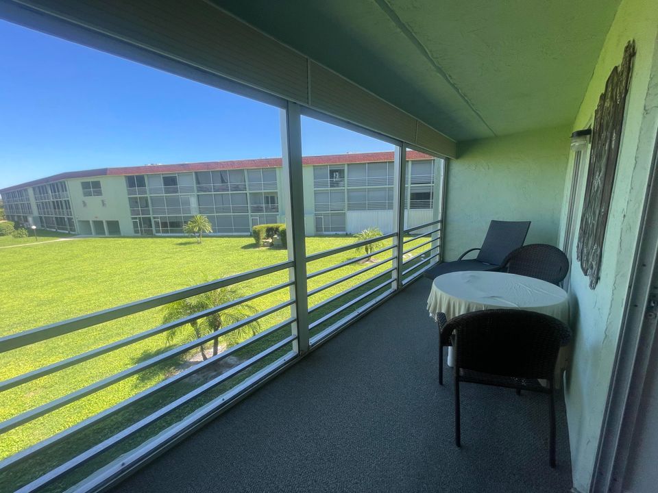 待售: $115,000 (2 贝兹, 1 浴室, 865 平方英尺)