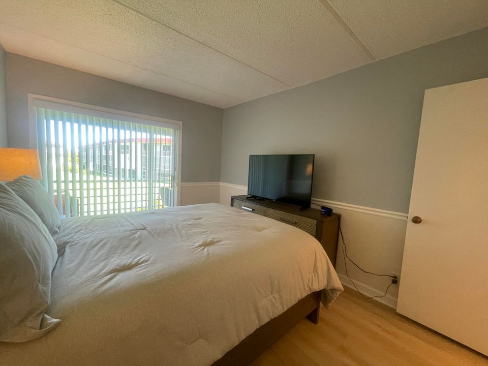 待售: $115,000 (2 贝兹, 1 浴室, 865 平方英尺)