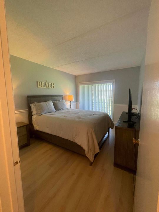 待售: $115,000 (2 贝兹, 1 浴室, 865 平方英尺)