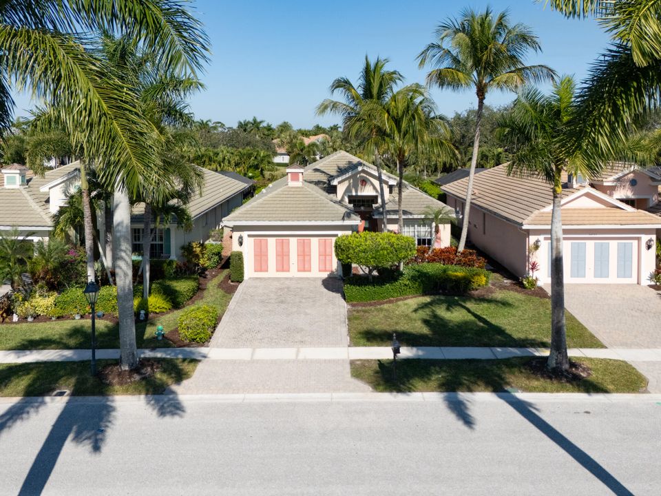 For Sale: $619,900 (3 beds, 2 baths, 2211 Square Feet)